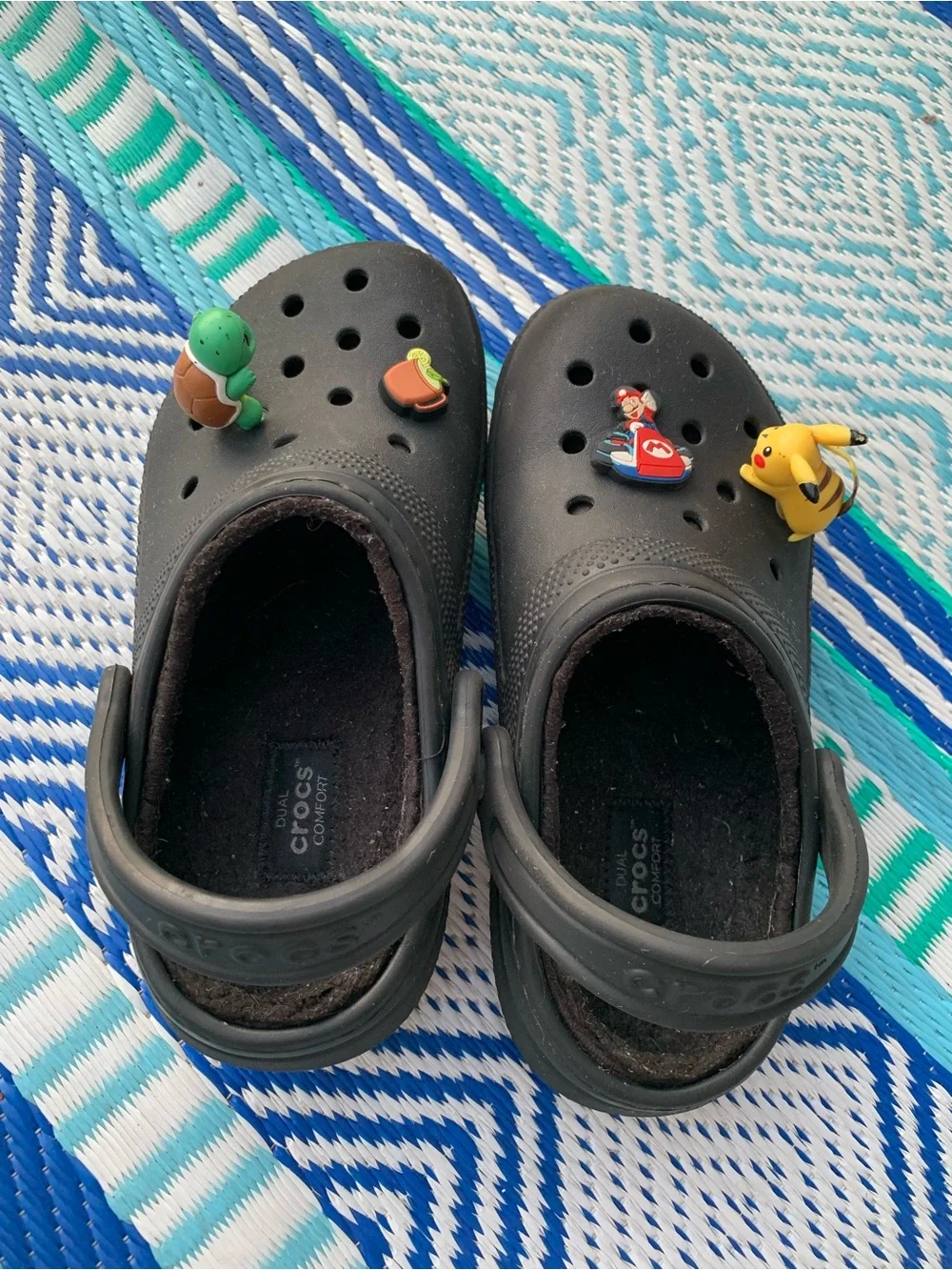 Crocs Classic Lined Clog Shoes Mens 2 Womens 4 Fleece 4 Jibbitz charms Pikachu